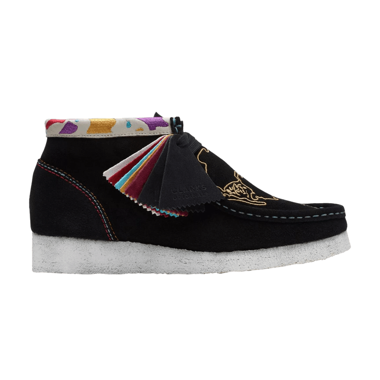 Clarks Wmns Wallabee Boot 'Black Embroidery'