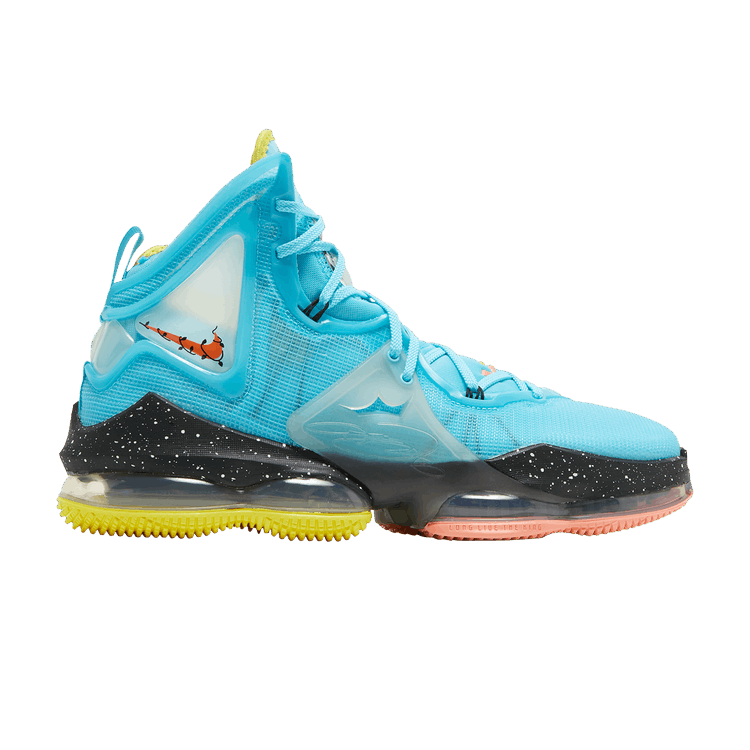 Nike LeBron 19 'Christmas'