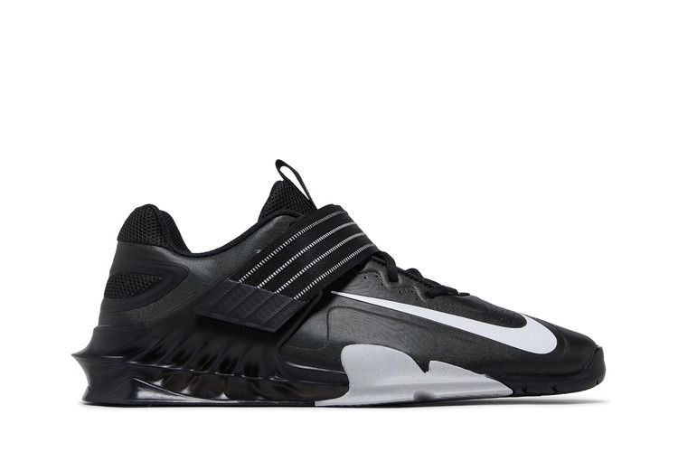 Nike Savaleos 'Black White' Sample