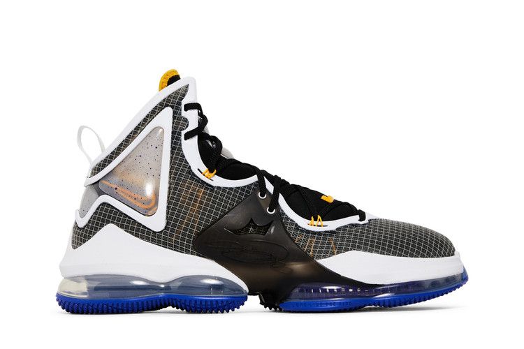 Nike LeBron 19 'Graduate'