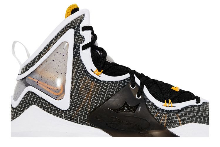 Nike LeBron 19 'Graduate'