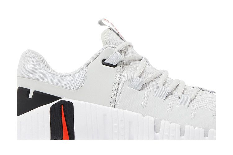 Nike Wmns Free Metcon 5 'Photon Dust Picante Red'