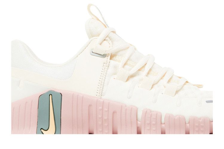 Nike Wmns Free Metcon 5 'Pale Ivory Ice Peach'