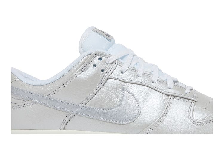 Nike Dunk Low SE 'Metallic Silver'