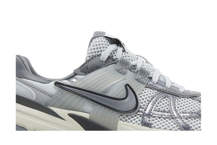 Nike Wmns V2K Run 'Pure Platinum Wolf Grey'