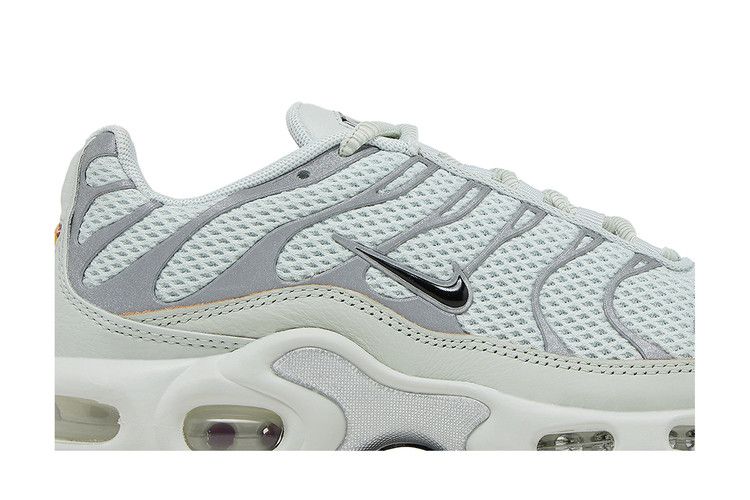 Nike Wmns Air Max Plus 'Light Silver'
