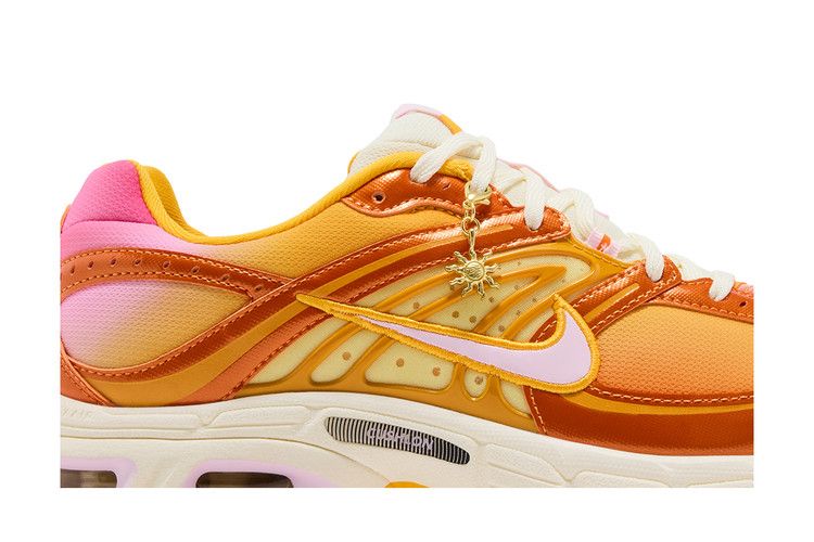 Nike Wmns Air Max Moto 2K 'Orange Horizon'