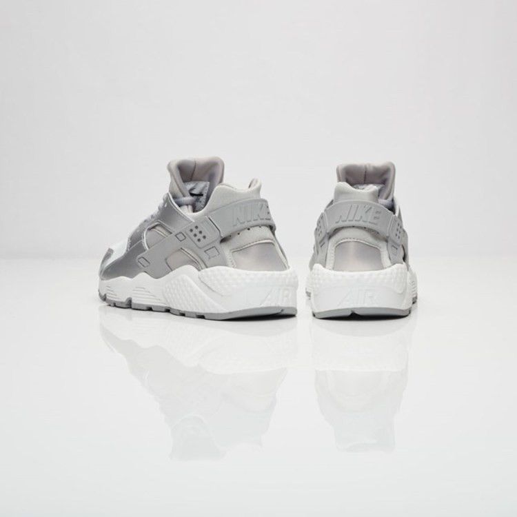 Nike Wmns Air Huarache Run SE 'Metallic Silver'