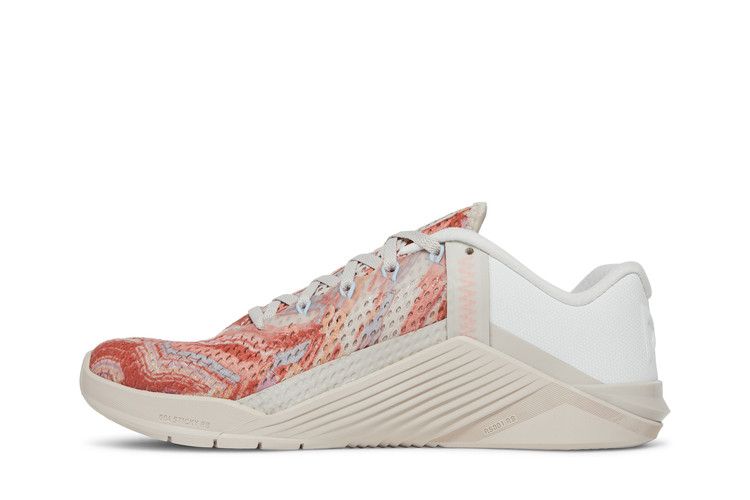 Nike Wmns Metcon 6 'Desert Sand Crimson Bliss'