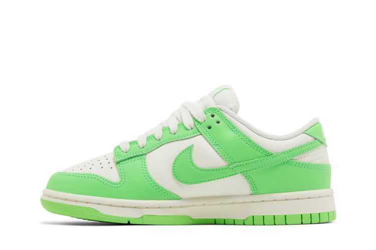 Nike Wmns Dunk Low 'Green Strike'