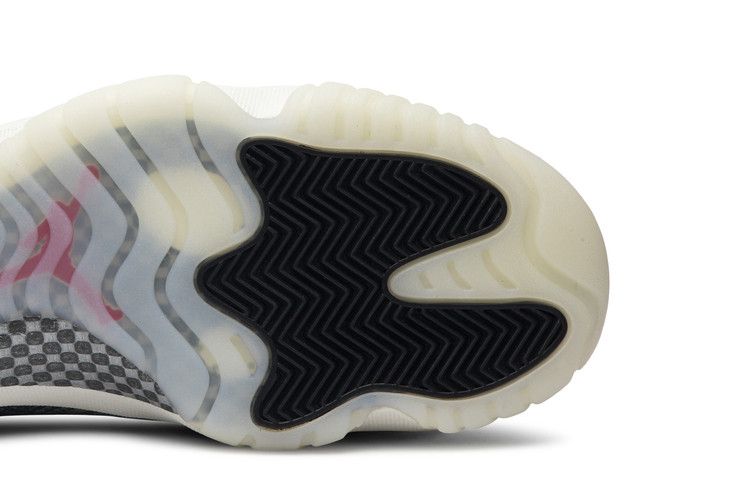 Air Jordan 11 Retro Low 'Light Bone Snakeskin'