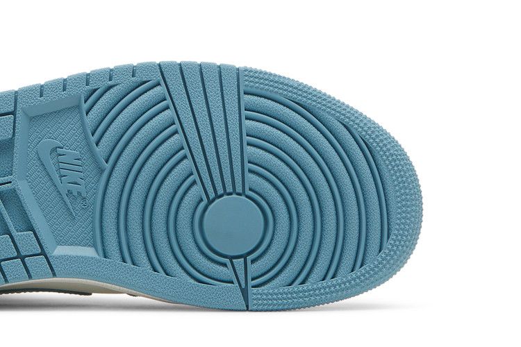 Wmns Air Jordan 1 Mid 'University Blue'