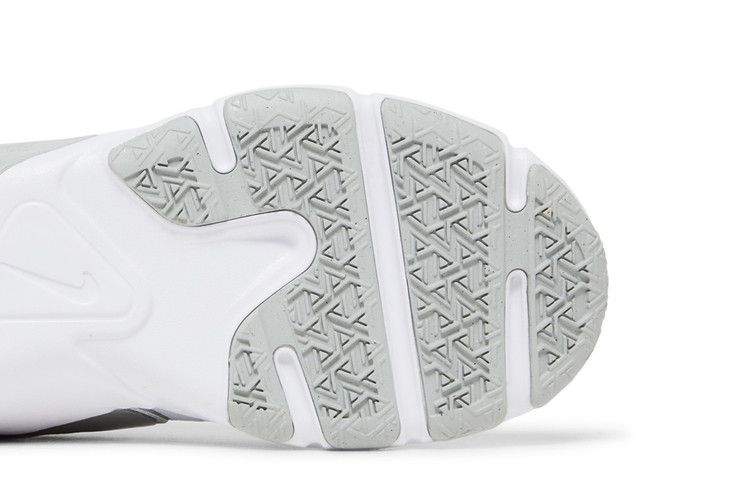 Nike Wmns Legend Essential 2 'Photon Dust Metallic Silver'