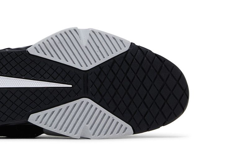 Nike Savaleos 'Black White' Sample