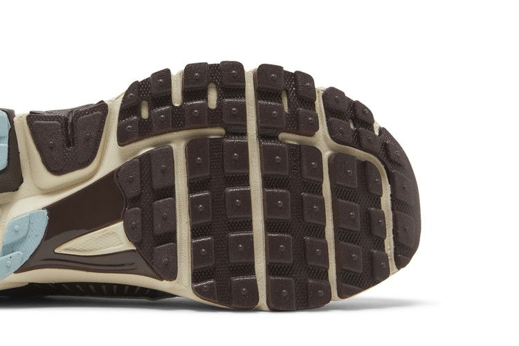 Nike Wmns Zoom Vomero 5 'Earth Fossil'