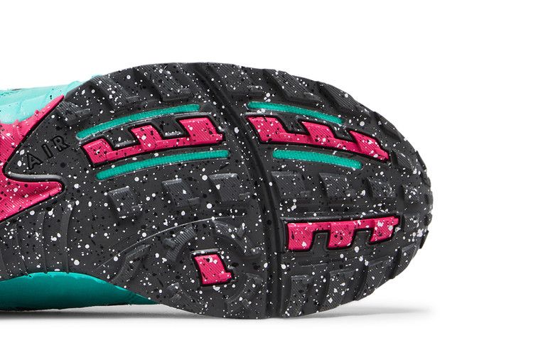 Undefeated x Nike Air Terra Humara 'Light Menta'