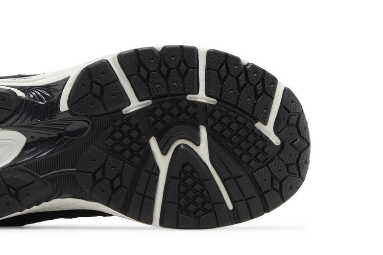New Balance 2002R Big Kid Wide 'Black Phantom'