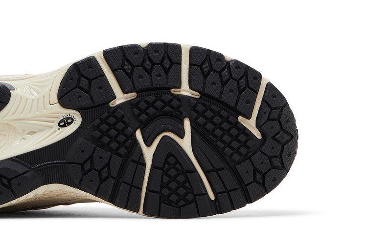 New Balance 2002R Big Kid 'Cordura Pack - Timberwolf Black'
