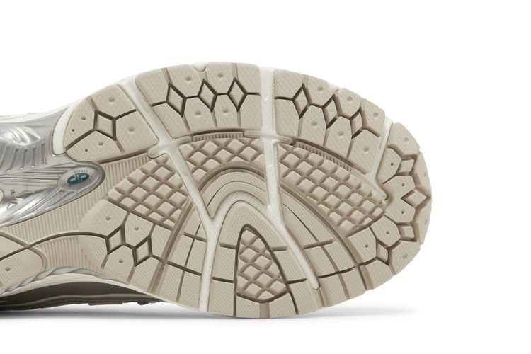 New Balance 1906R 'Silver Metallic Cream'